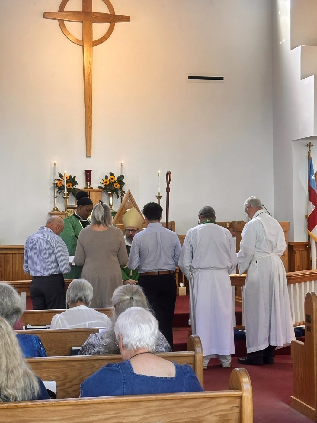 Congregation and worship participants gathered for Holy Communion